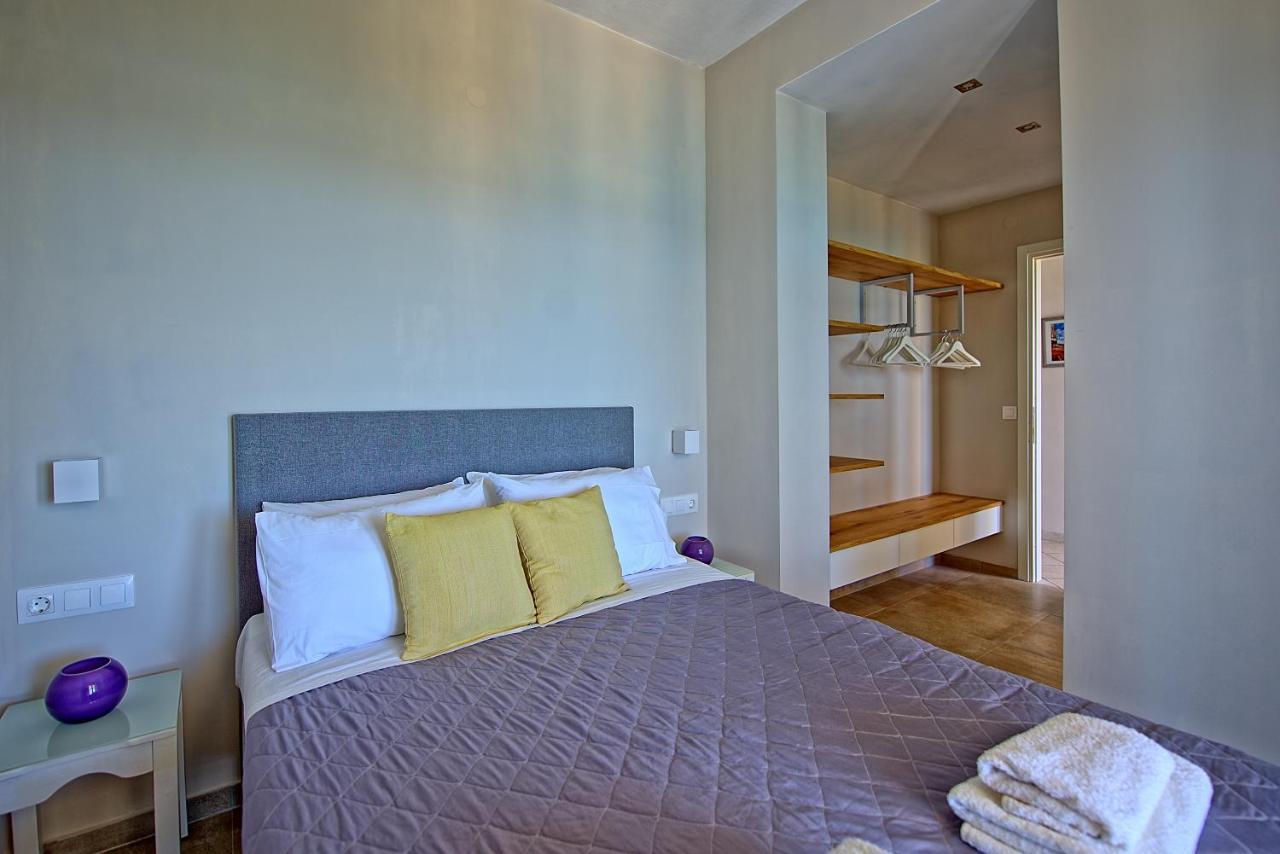 Beachfront Villa Seasun By Posarellivillas Agios Spyridon  Exteriör bild